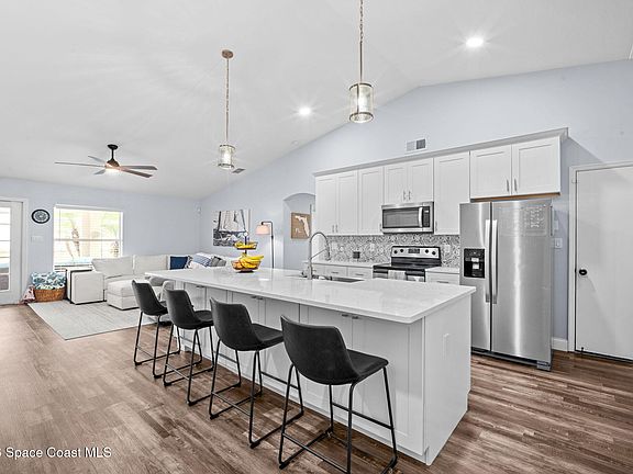 4th image of 5760 Peacock Ct