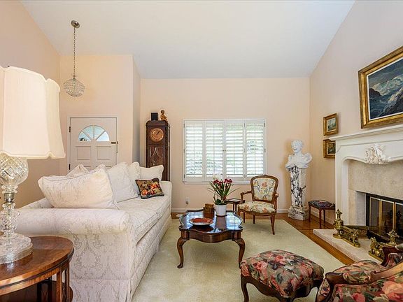5th image of 740 Newport Cir