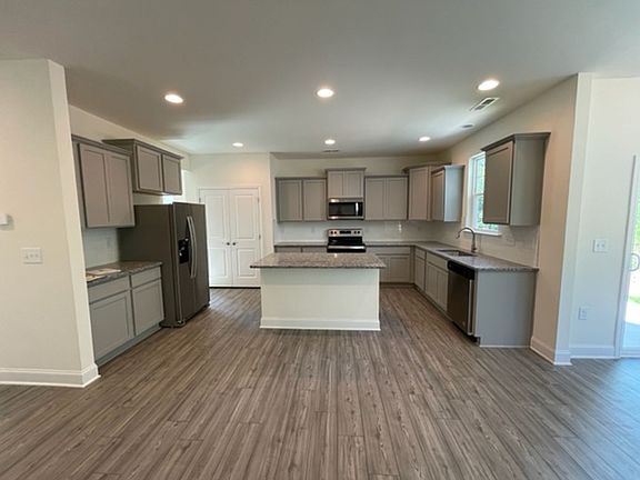 3rd image of 746 Heartpine Dr