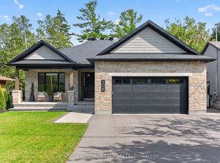 10B Brigade Ave, Ottawa, ON K2S1J1