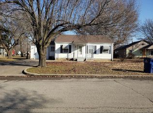 639 S Pine St, Nowata, OK 74048