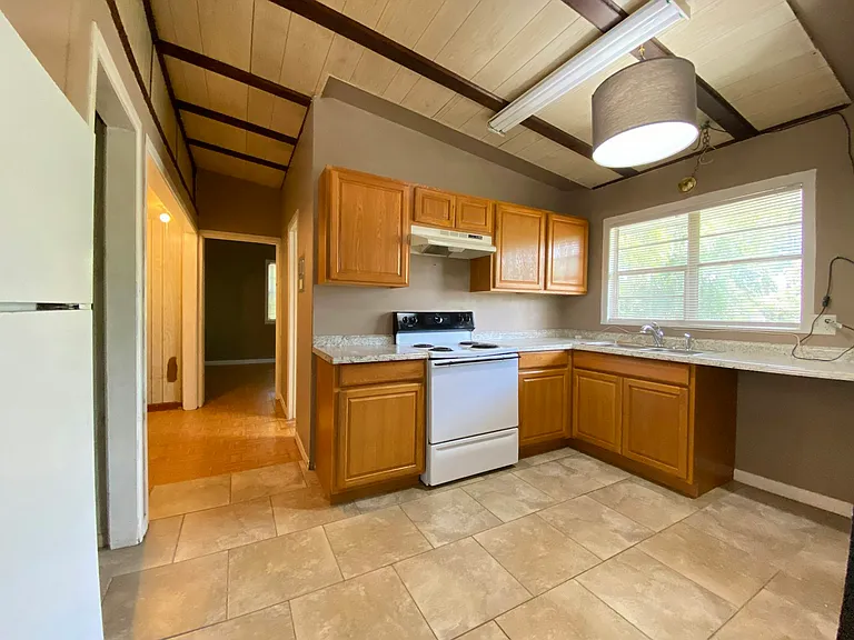 1008 Meadows Ave #C — Photo 10