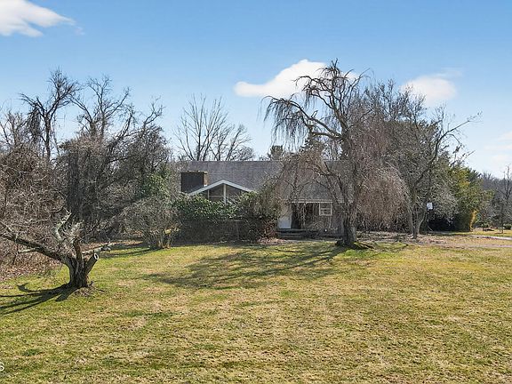 2nd image of 450 Burlington Road