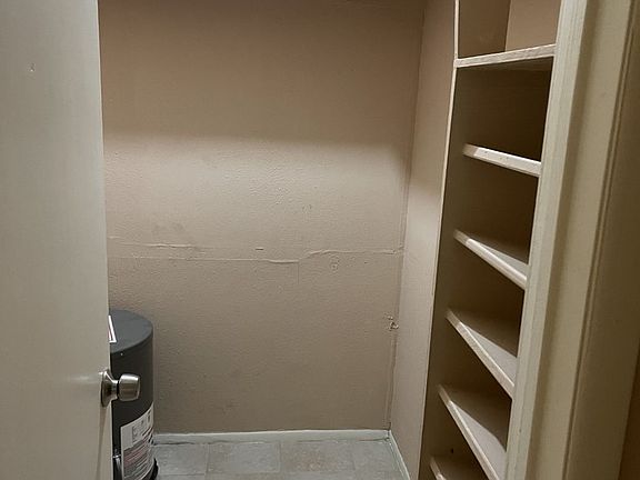 5th image of 567 Gilbert Ln