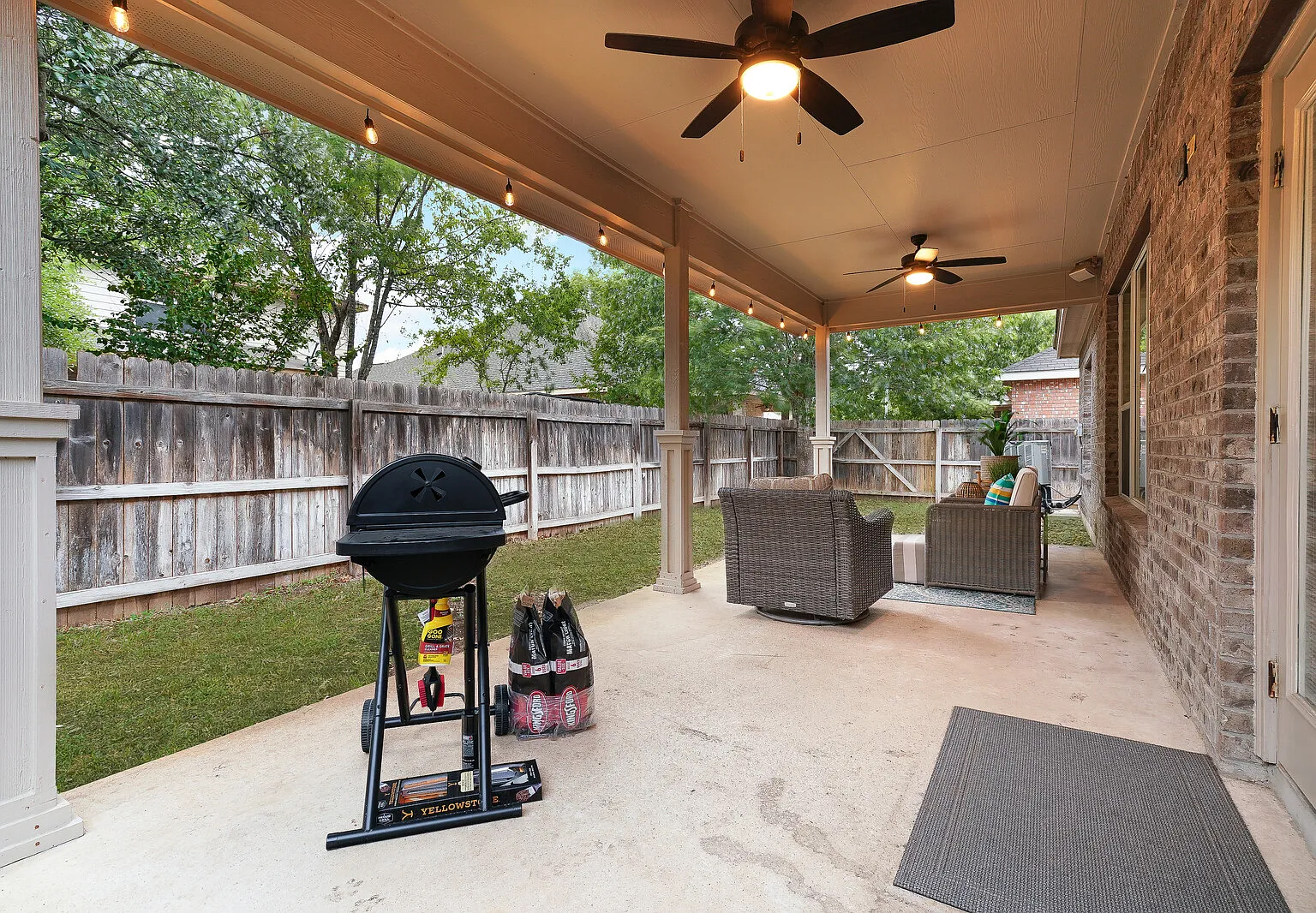 3 bed, 2.5 bath, 1835 sqft, $3,399 — Photo 2