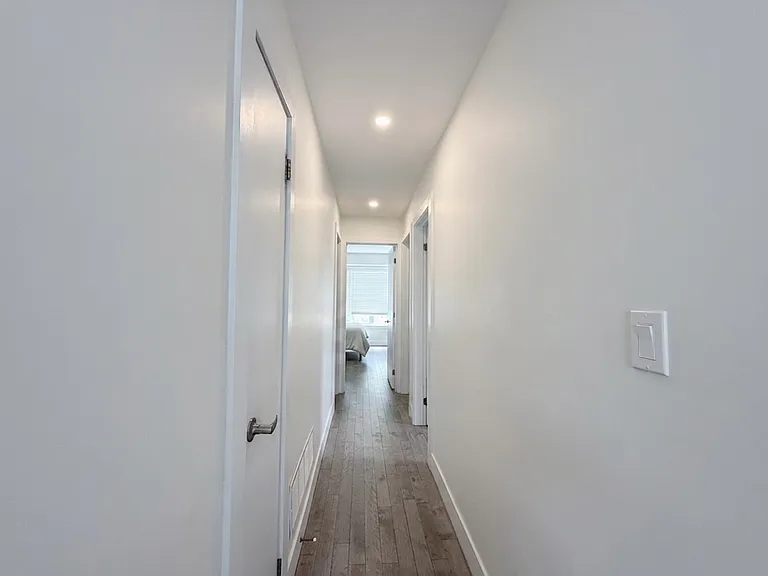 1175 Dovercourt Rd #4 — Photo 5