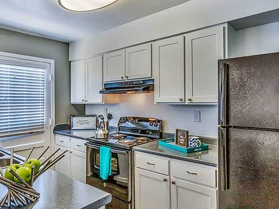 4th image of 1601 McRae Blvd APT J10