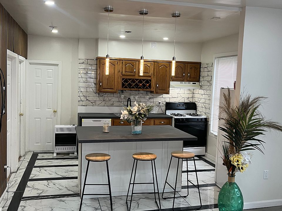 1st image of 1650 Acushnet Ave #2