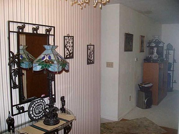 5th image of 1407 Foxdale Pl