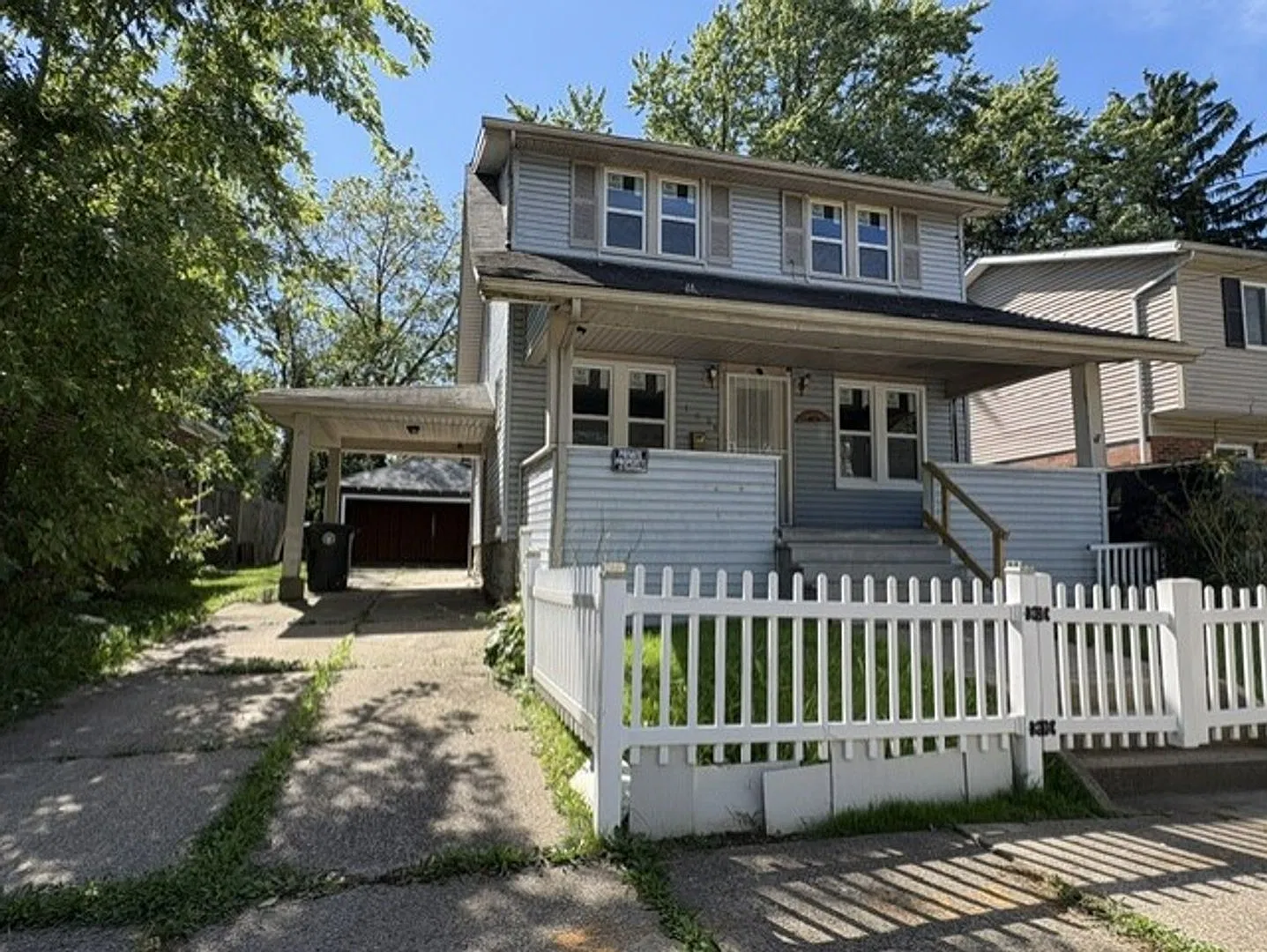 Charming South Akron Home with 4 Bedrooms, Fireplace & Spacious Living Areas! — Photo 2