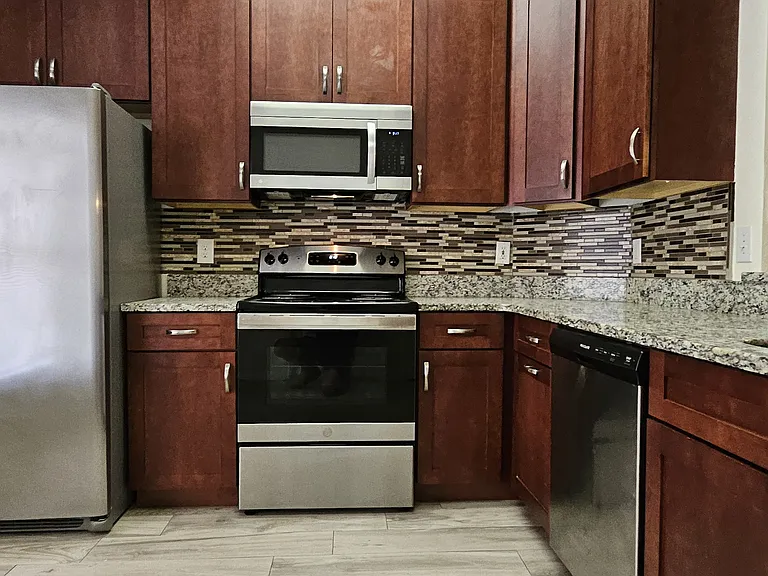325 Trade Wind Dr — Photo 6