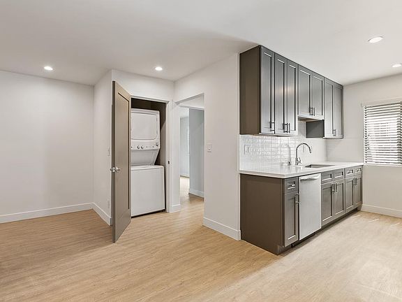 4th image of 3314 Mentone Ave #1