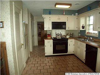3rd image of 8406 Farmington Cv