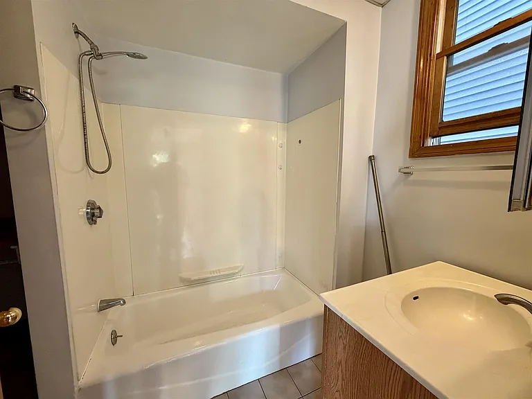 1236 Cambridge St — Photo 14