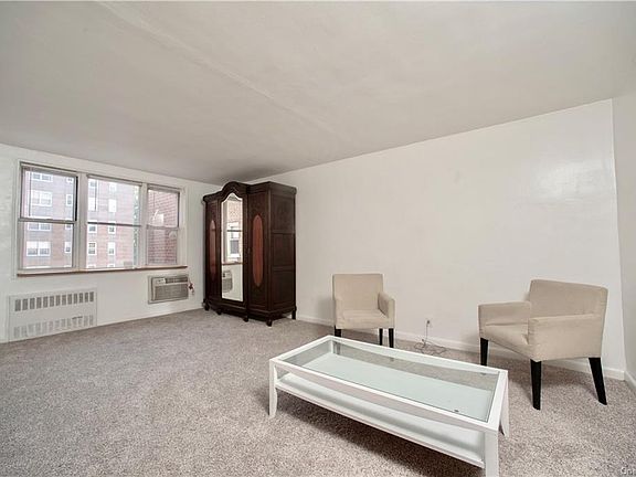 4th image of 4 Sadore Ln APT 3R