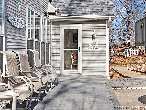 3rd image of 185 Jennifer Ln