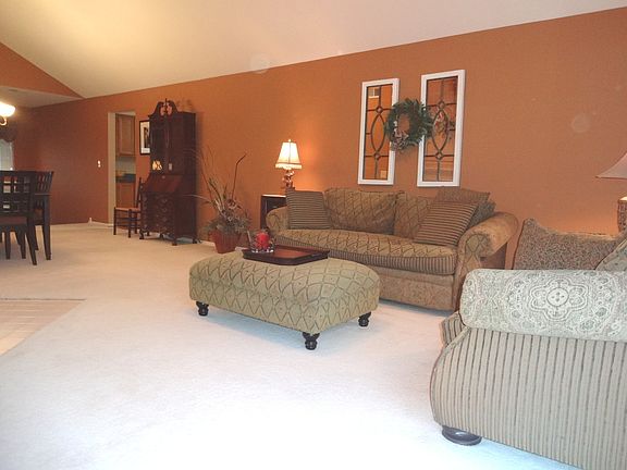 4th image of 1702 Fairfax Cir W Unit 2