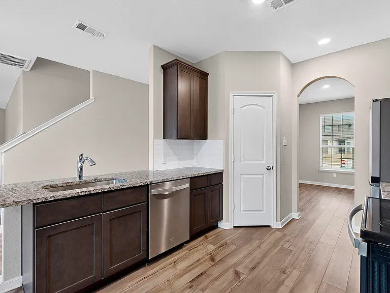 305 Honeysuckle Ln — Photo 35