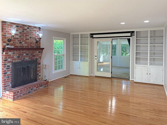 5th image of 9006 Sidehill Rd