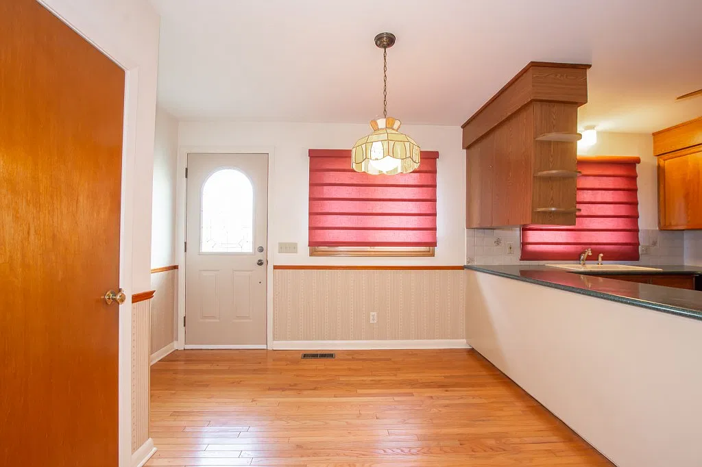 327 Dufferin Street — Photo 4