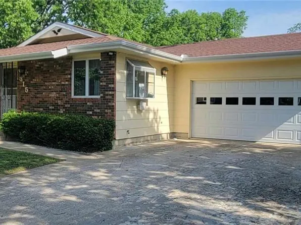 315 W 2nd Ave, Garnett, KS 66032