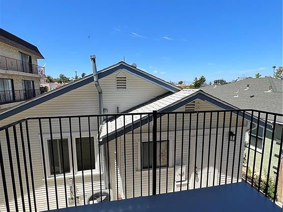 3rd image of 875 W 11th St