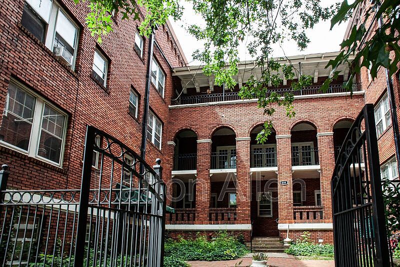 1st image of 116 E Chestnut St APT 25