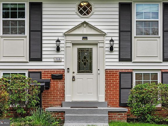 3rd image of 318 Lawyers Rd NW