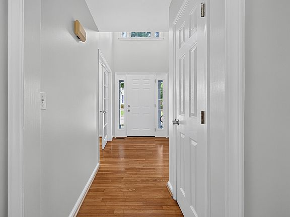 5th image of 8317 Hobhouse Cir
