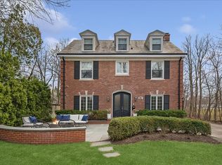 260 Lincoln Dr, Glencoe, IL 60022