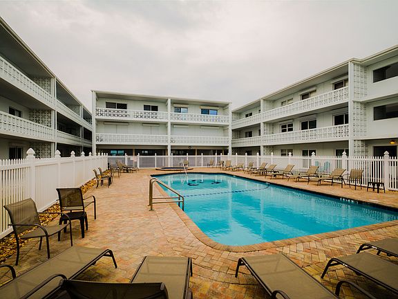 3rd image of 4800 Ocean Beach Blvd APT 105