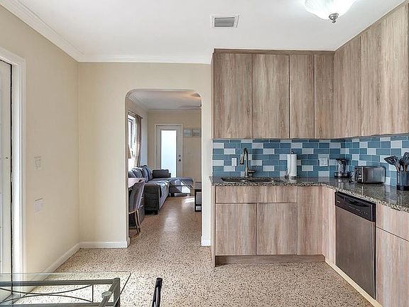3rd image of 802 N J St #802