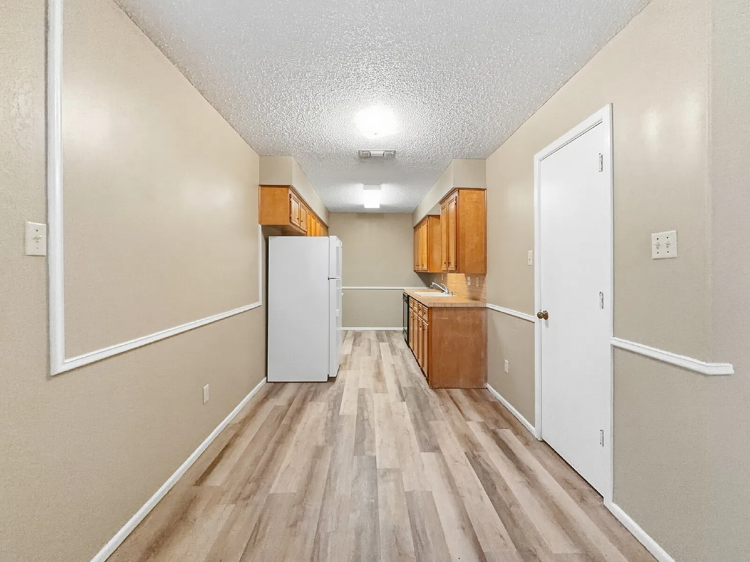 2 bed, 1.5 bath, 901 sqft, $800 — Photo 4