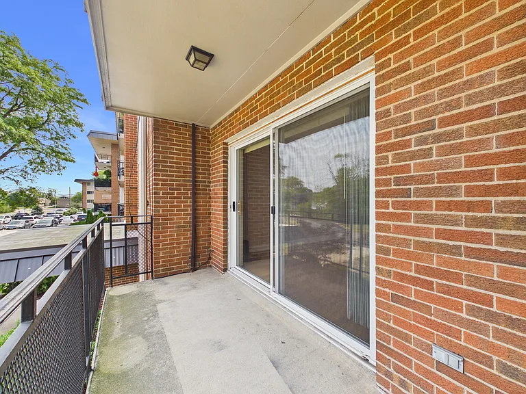2210 S Goebbert Rd #226 — Photo 25