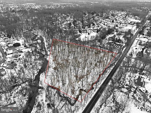 4th image of 449 Tylers Mill Rd