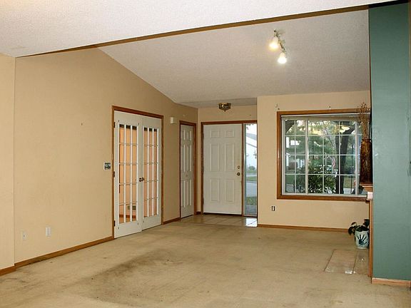 3rd image of 110 NW Georgetown Blvd Unit 1