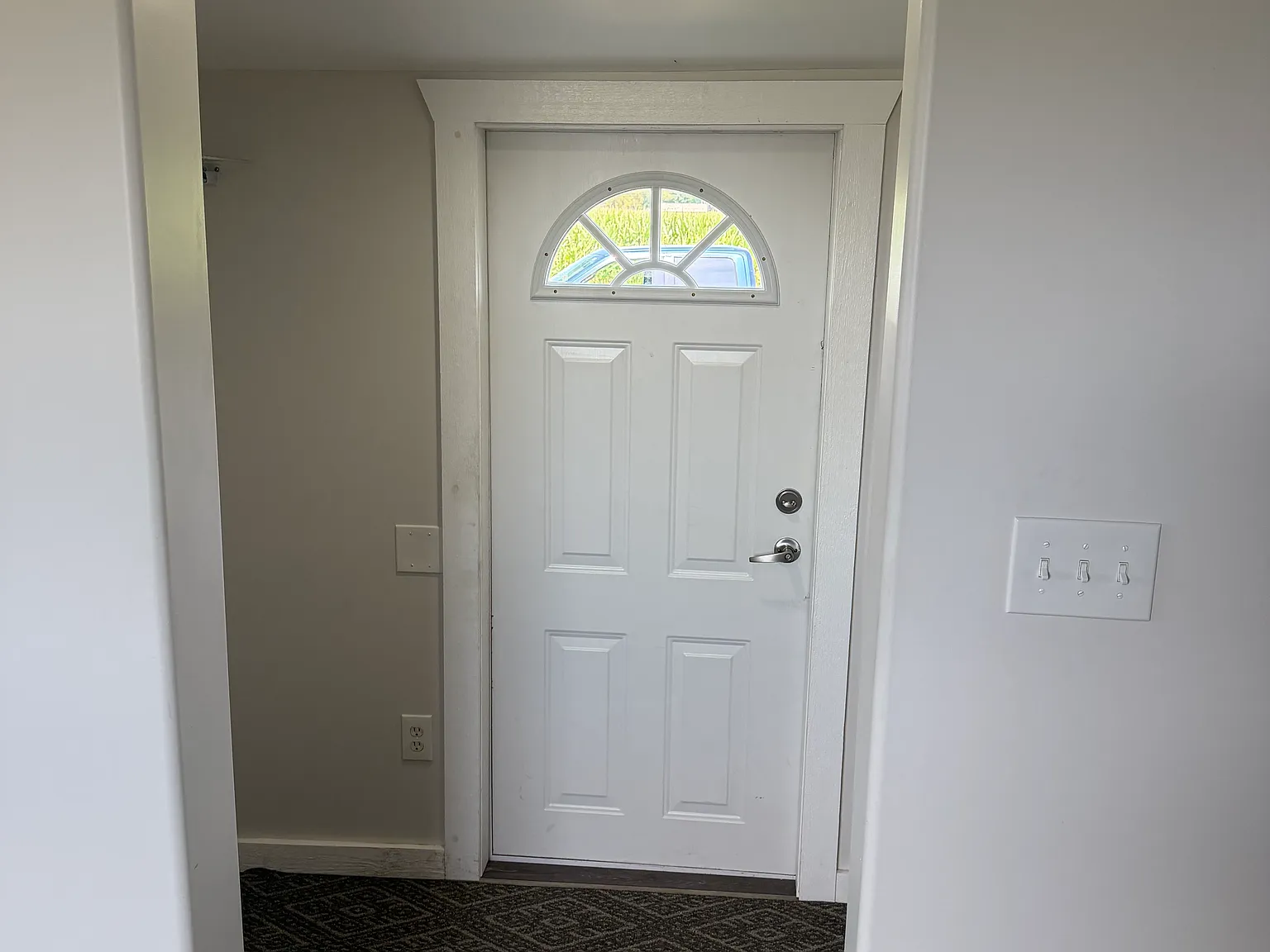 3 bed, 2.5 bath, 1464 sqft, $1,850 — Photo 2