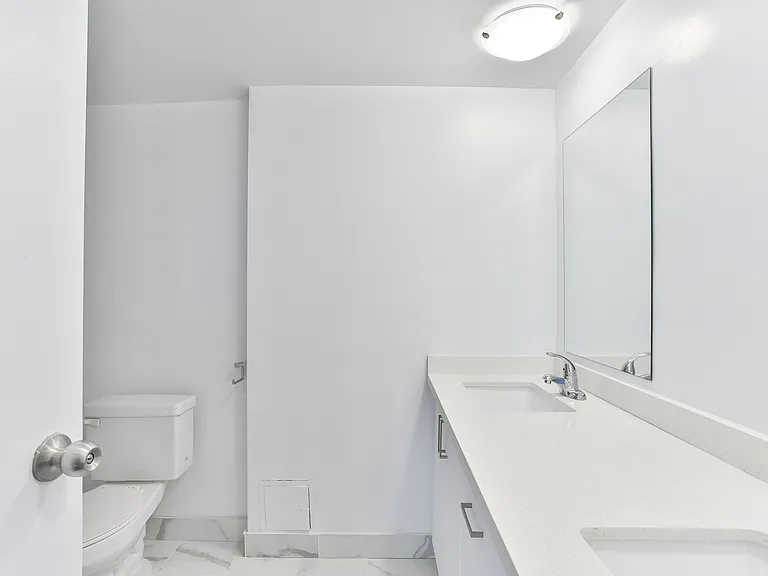 111 Raglan Ave #1008 — Photo 12