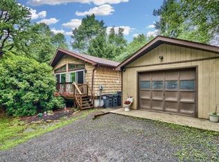 570 Adie Dr, Effort, PA 18330