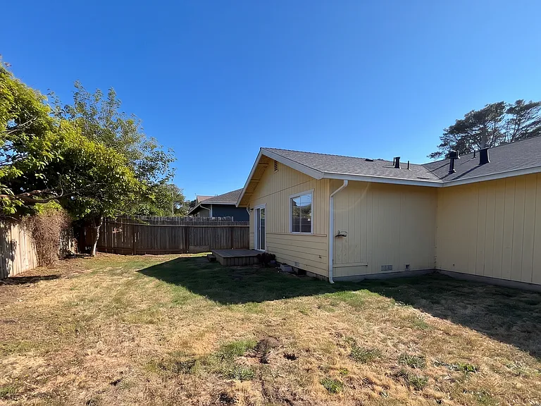 2025 Thiel Ave — Photo 21