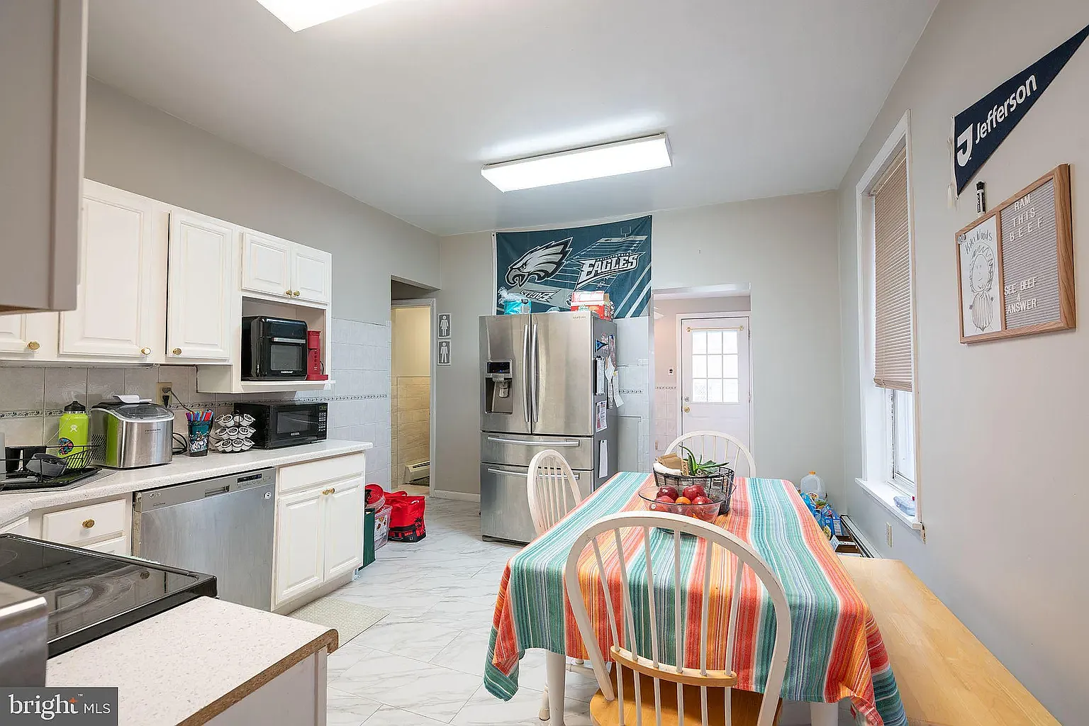 5 bed, 2288 sqft, $3,750 — Photo 3