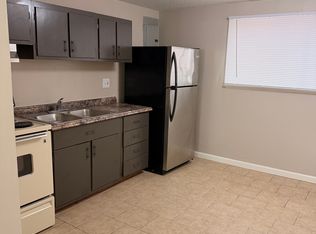 1926 SW Washburn Ave #F, Topeka, KS 66604