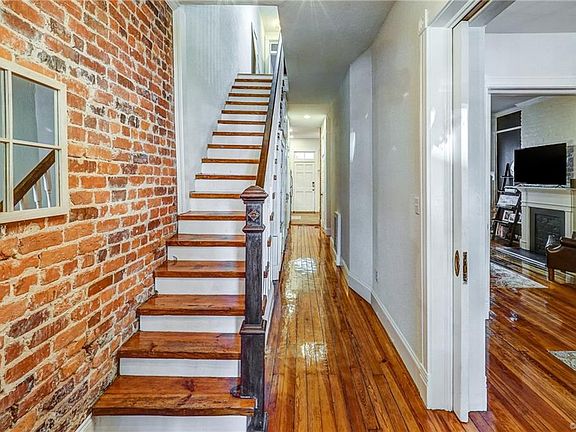 5th image of 8 N Meadow St