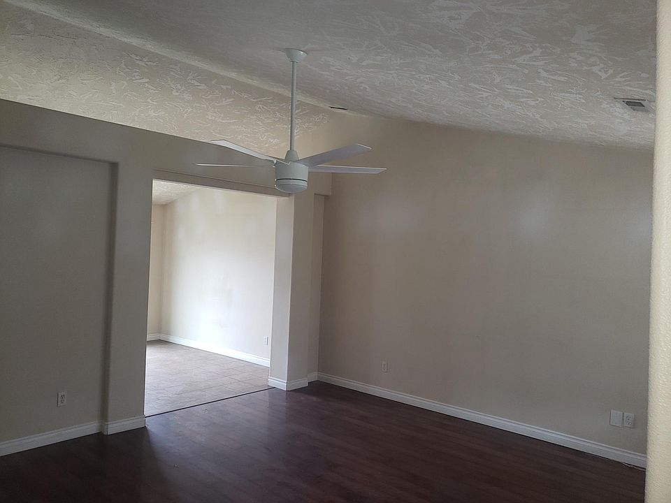 2nd image of 1300 Mount View Ln