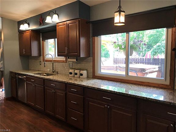 3rd image of 6391 Cambridge Park Dr