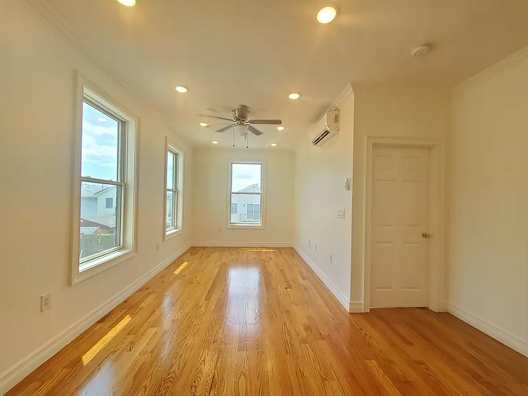 373 Danforth Ave #300 — Photo 2