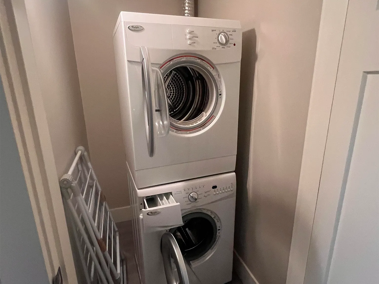 2 bed, 700 sqft, $1,750 — Photo 2