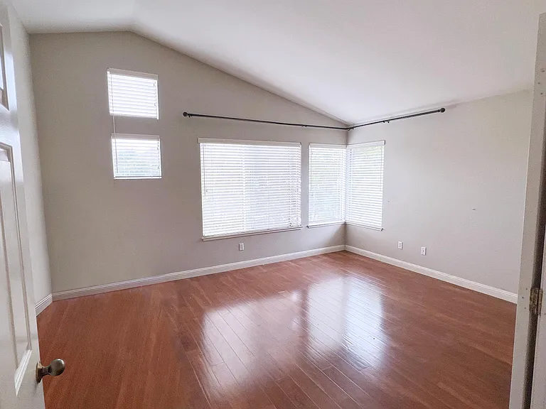 Master Bedroom with High Ceiling, Natual light
