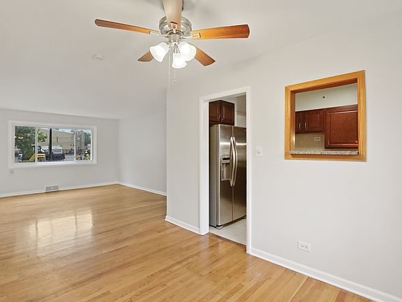 5th image of 5652 N California Ave #1-N