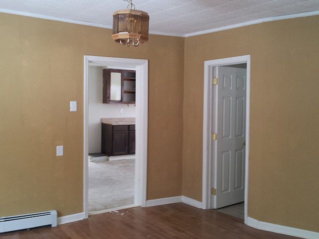 2nd image of 20 Burt Ln